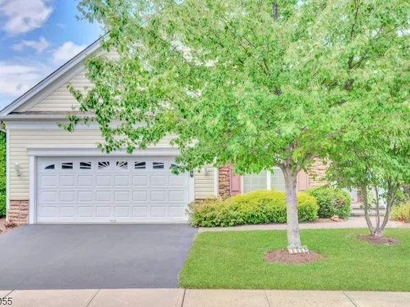 405 Breakers Ln, Franklin Twp., NJ 08873