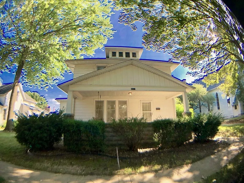 220 E South St photo 1