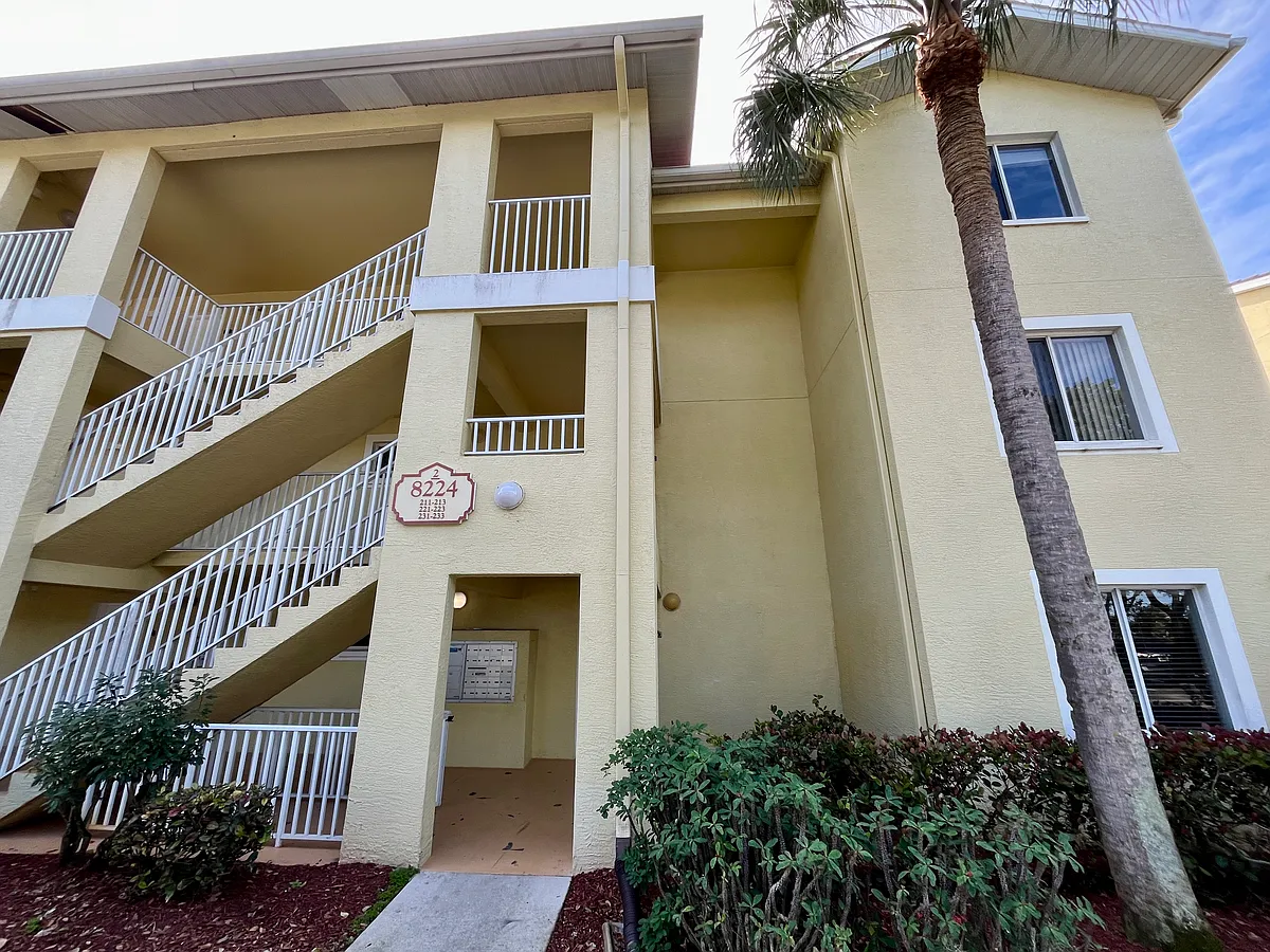 Building Photo - 8224 Key Royal Cir #211