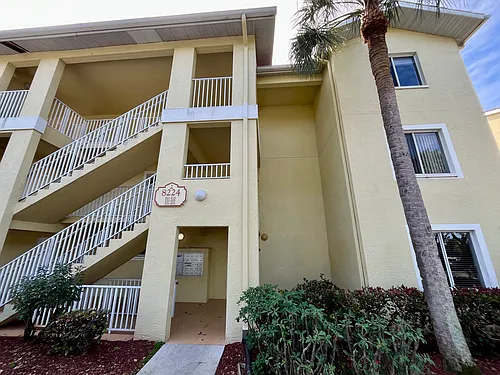 8224 Key Royal Cir #211 Photo 1