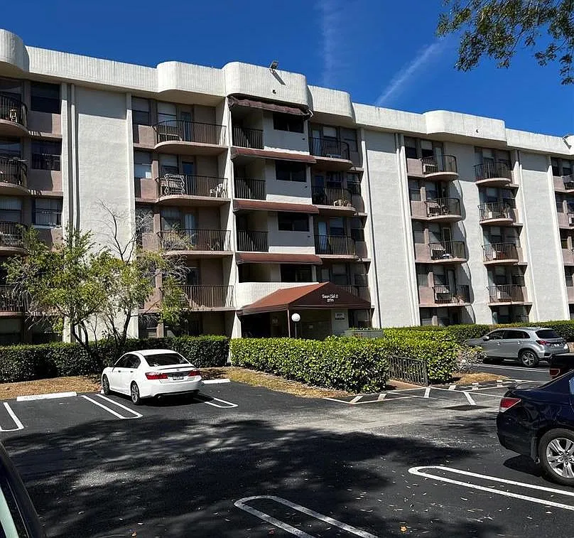Building Photo - 2771 Riverside Dr #412-A