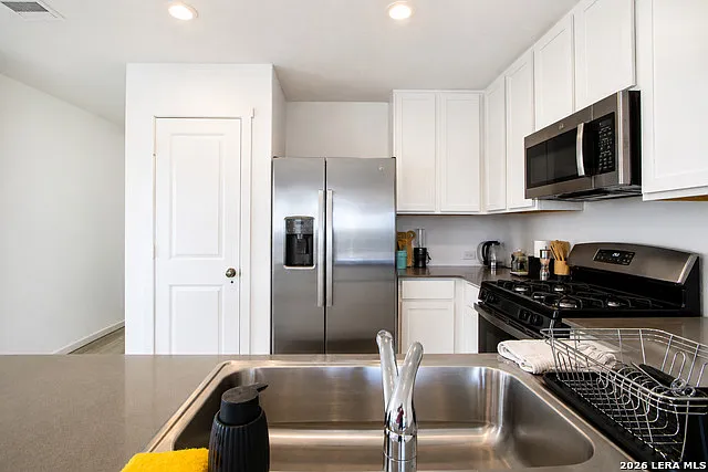 3 bed, 2.0 bath, 1350 sqft, $1,795 — Photo 4