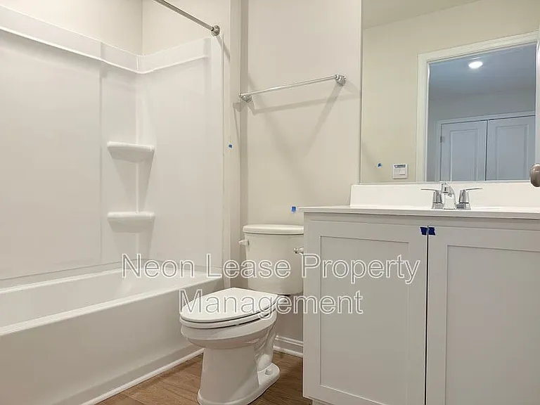 529 Colette St — Photo 9