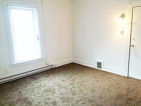 704 Stoughton St — Photo 9