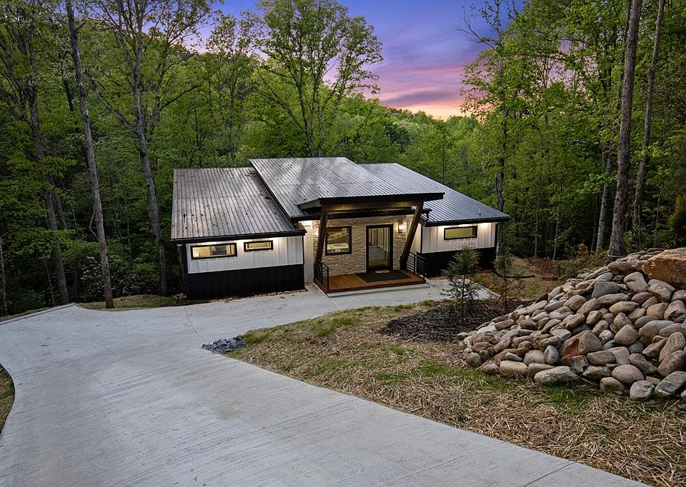 1st image of 148 Brookwood Dr