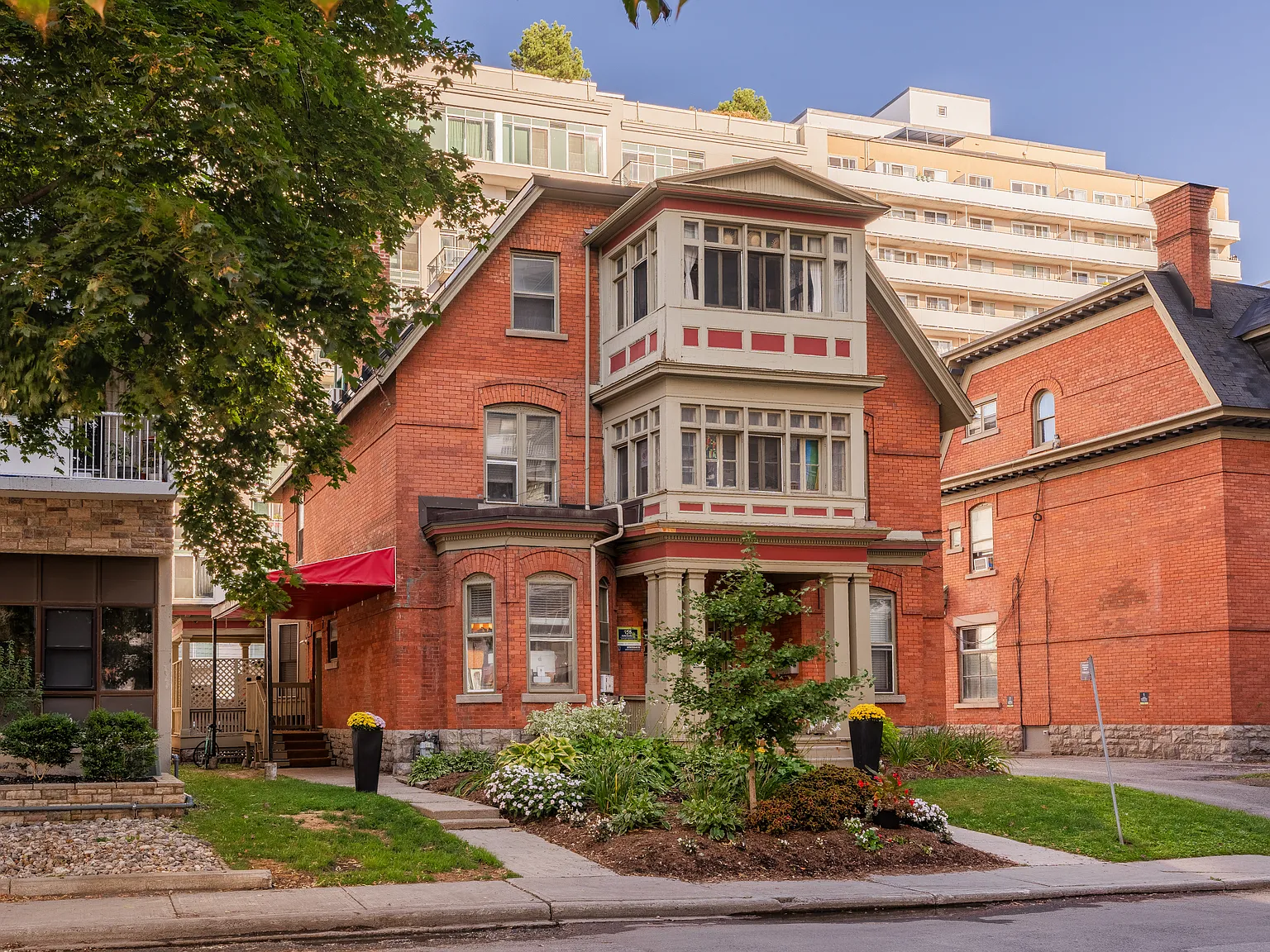 Elgin Street Apartments — Photo 2