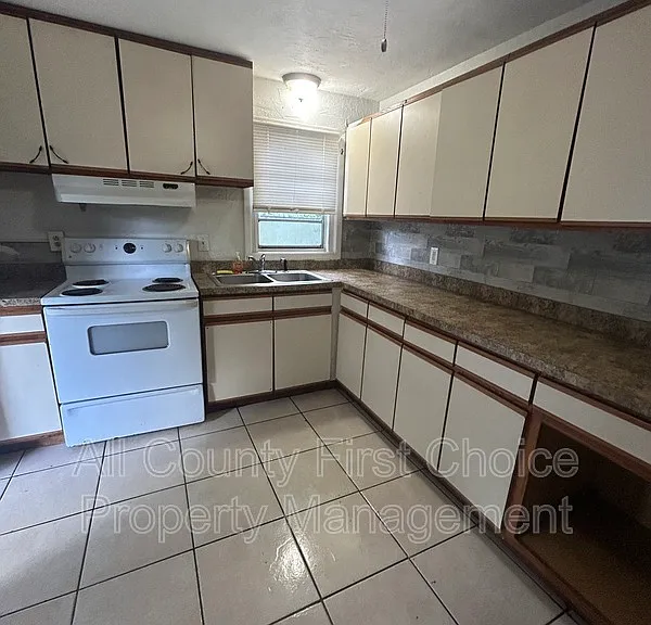 724 Wyatt St #B — Photo 2