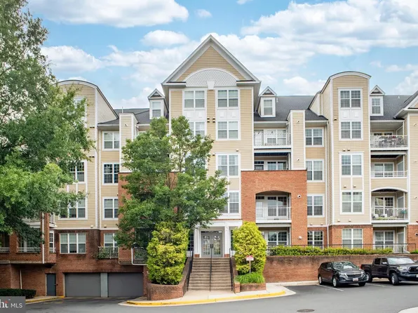 2720 Bellforest Ct APT 401, Vienna, VA 22180