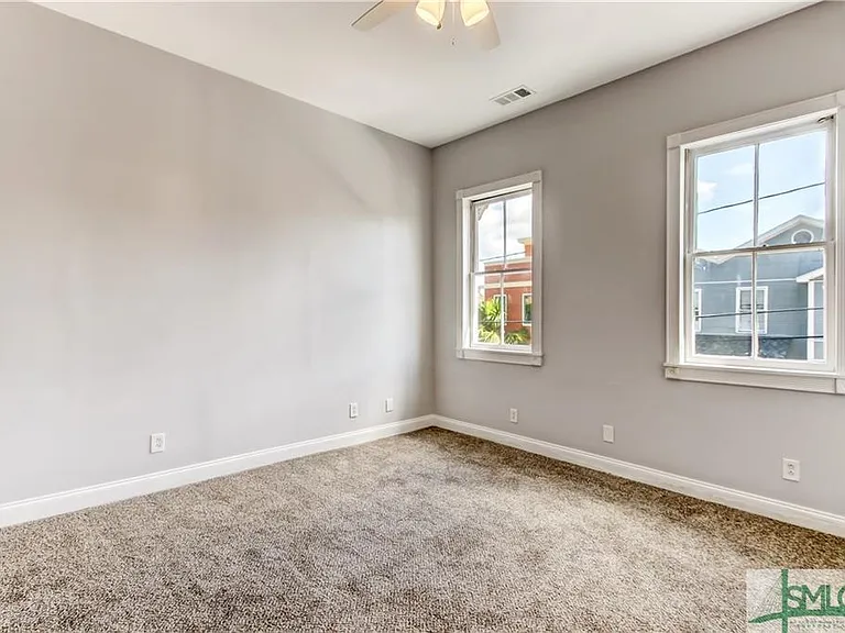 525 E Gaston St — Photo 22