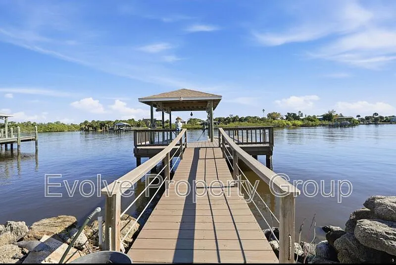 3 bed, 2.0 bath, 2228 sqft, $5,500 — Photo 1