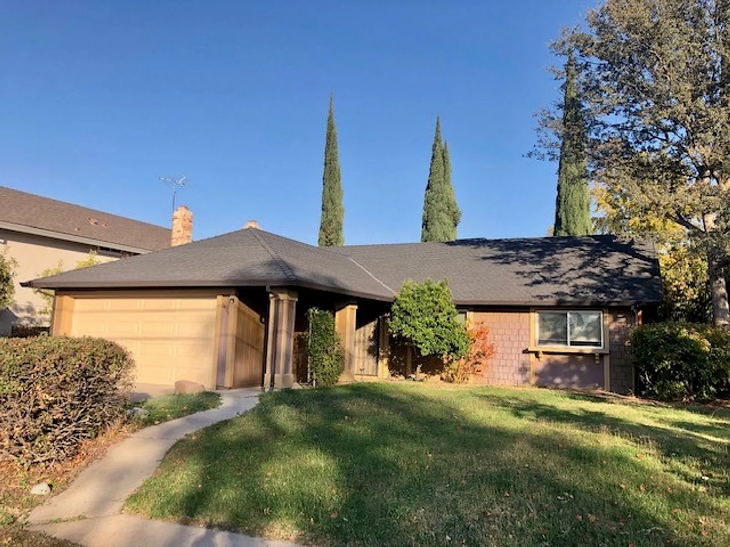 Spacious 3 Bedroom 2 Bath Home in Citrus Heights — Photo 1