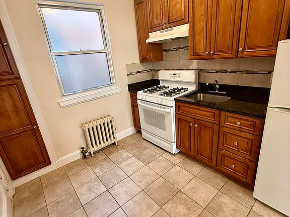 2nd image of 1411 2nd Ave Floor 4