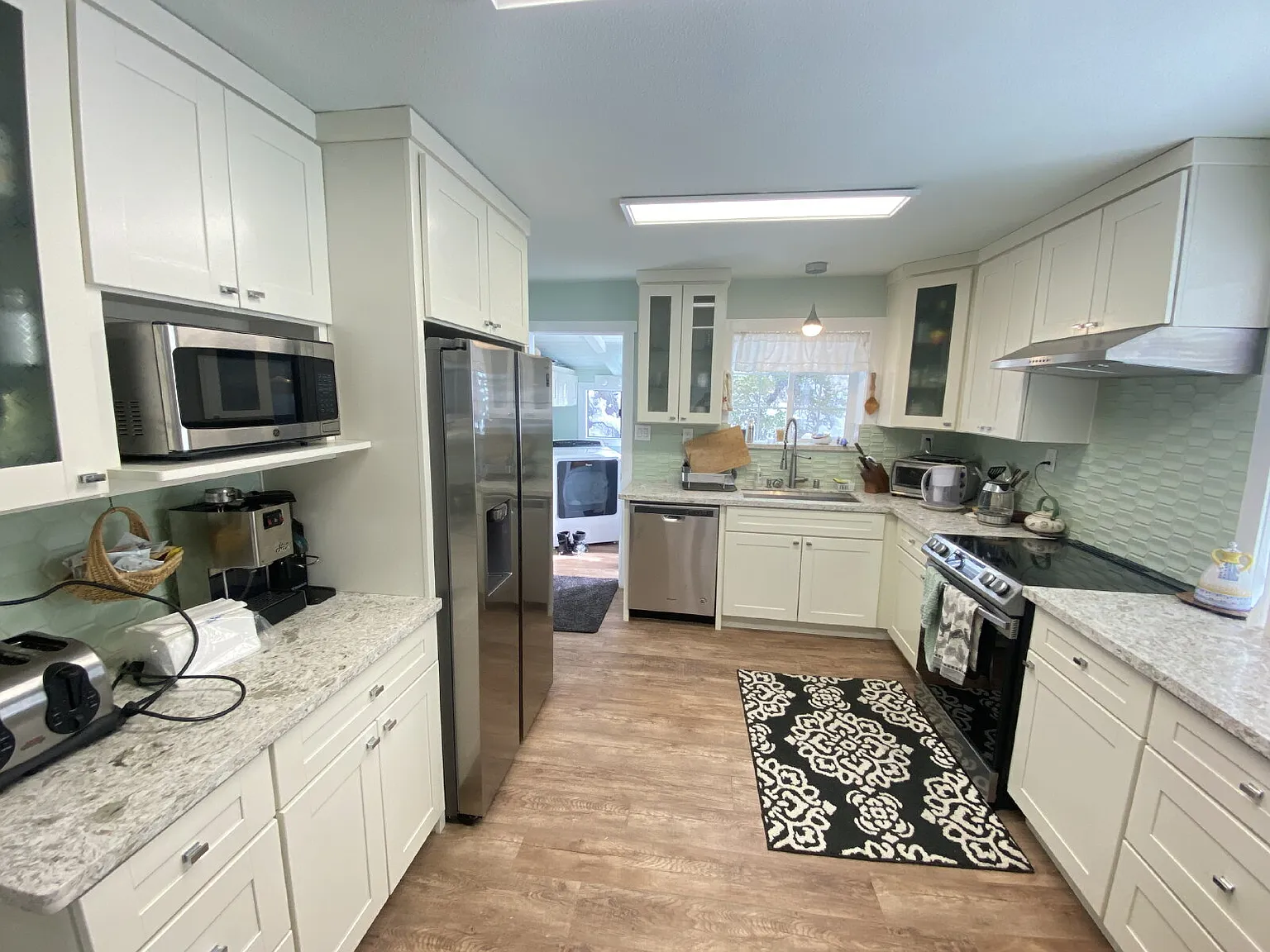 3 bed, 2.0 bath, 1750 sqft, $3,900 — Photo 2