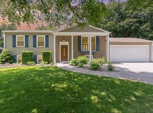 4114 Ridgewood Dr, Bay City, MI 48706