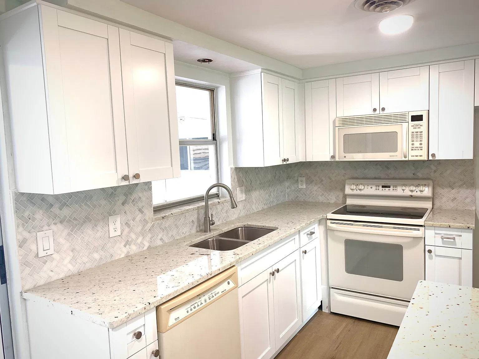 3 bed, 1264 sqft, $2,850 — Photo 2