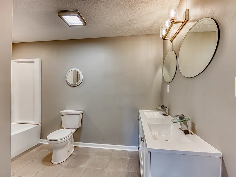 1216 Norway St #101 — Photo 6