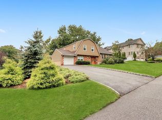 4 Lincoln Ter, Harrington Park, NJ 07640