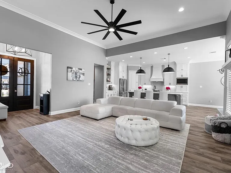 231 Conti Way — Photo 15