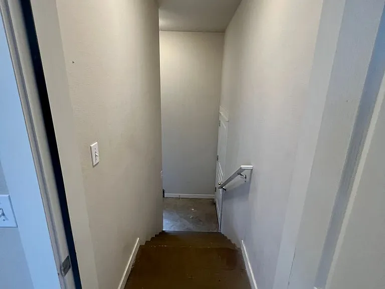 114 SE Roosevelt Ave #&-2 — Photo 12