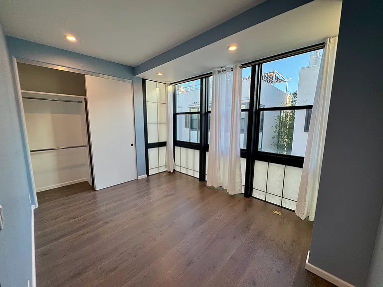1825 1/2 Alsace Ave — Photo 17