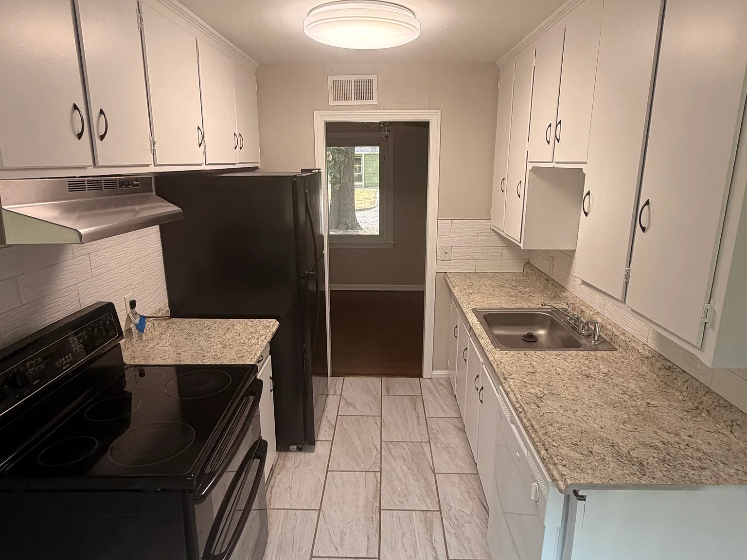 3 bed, 1032 sqft, $1,150 — Photo 4