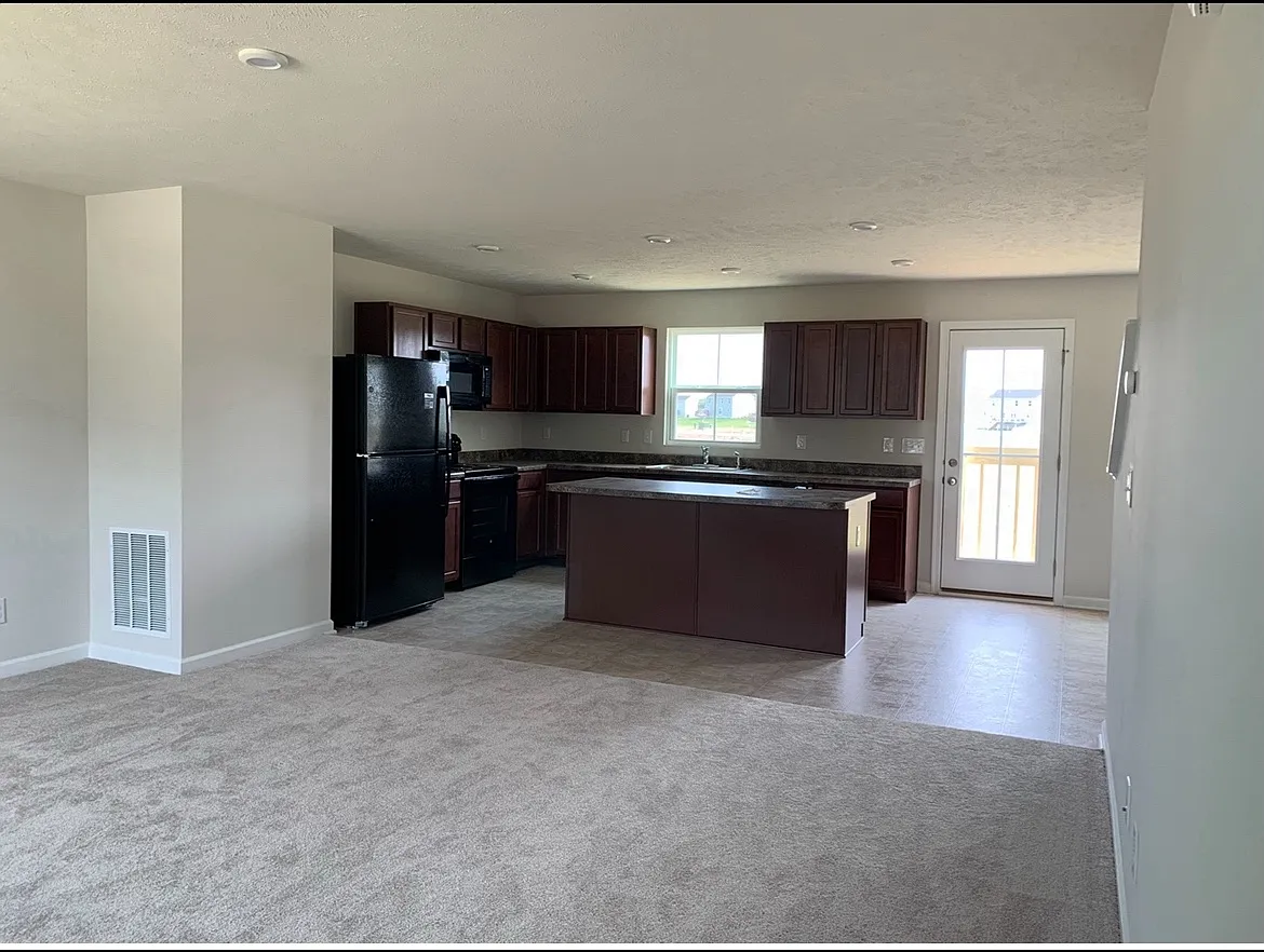 4 bed, 2.5 bath, 2210 sqft, $2,700 — Photo 2