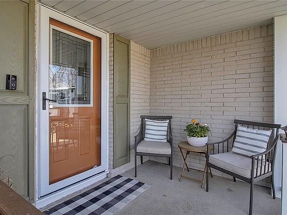 5th image of 309 Colonial Dr