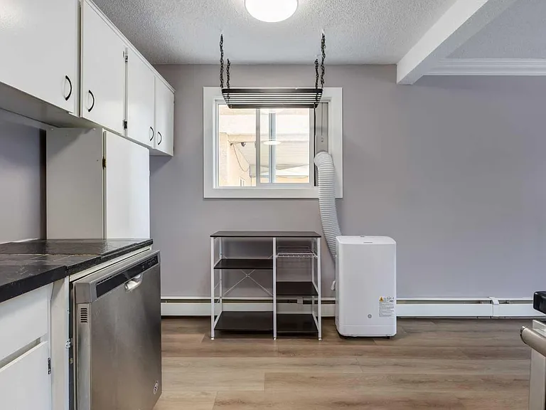 1817 N 11th Ave SW #202 — Photo 6