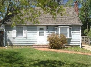 25 Howe St, Huntington Station, NY 11746