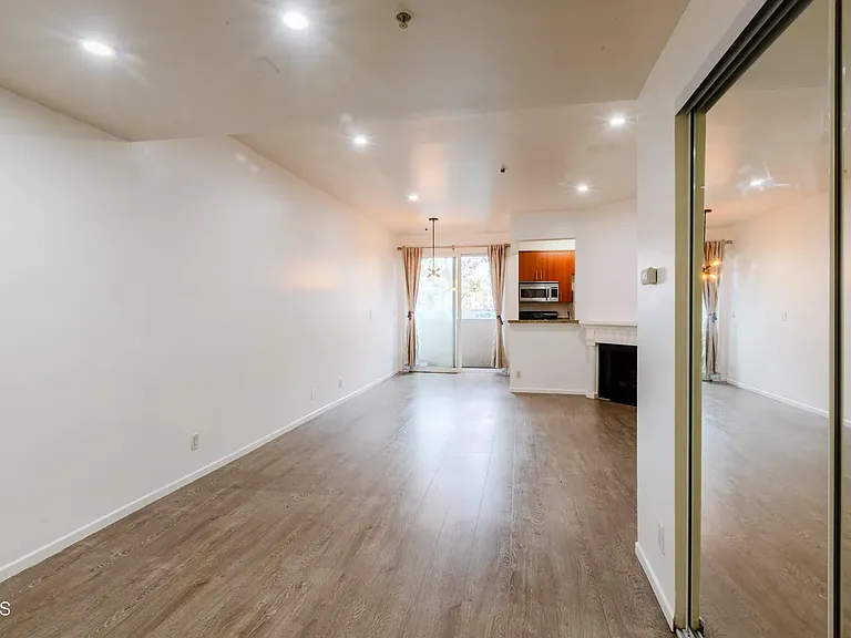 620 S Gramercy Pl — Photo 3