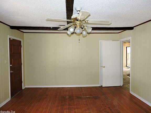 4th image of 610 Woodlawn Ave