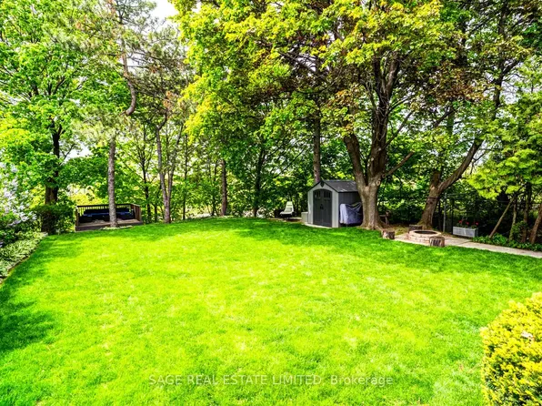 81 Decarie Cir, Toronto, ON M9B 3J1