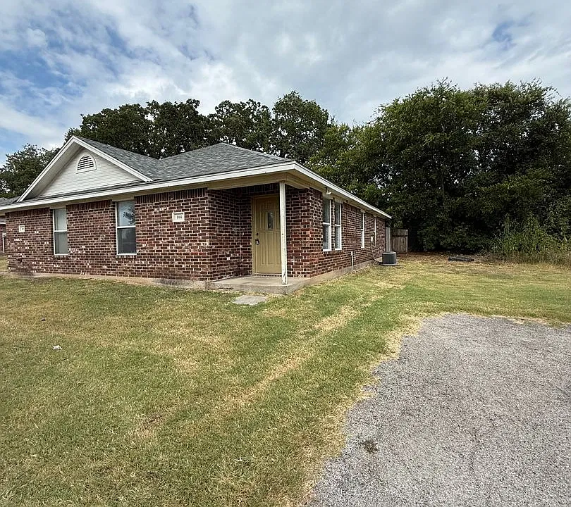 1563 Greenwood Rd #104