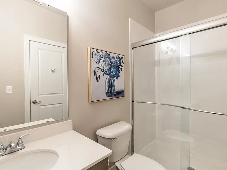 Barrington Square Luxury Apartments — Photo 5