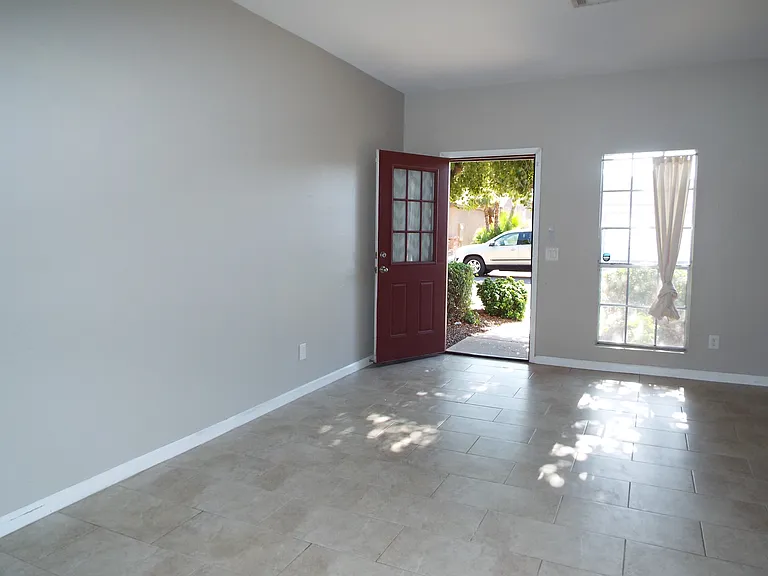 18814 N 33rd Dr #5 — Photo 1