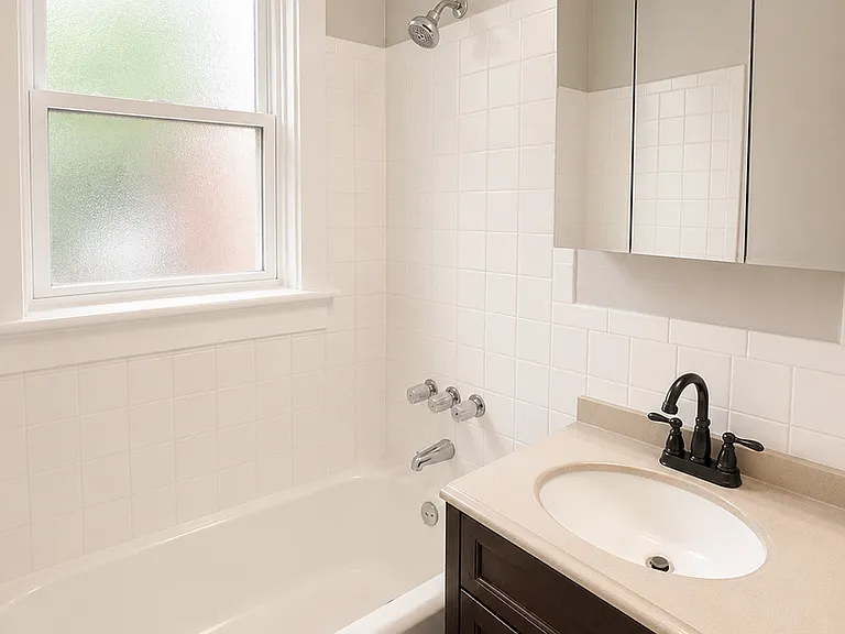 5335 Bancroft Ave — Photo 10