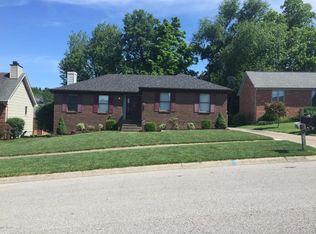 8012 Sycamore Creek Dr, Lyndon, KY 40222