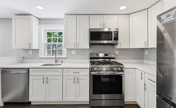 3 bed, 1200 sqft, $3,600 — Photo 3