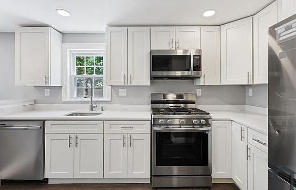 3rd image of 71 Gladeside Ave