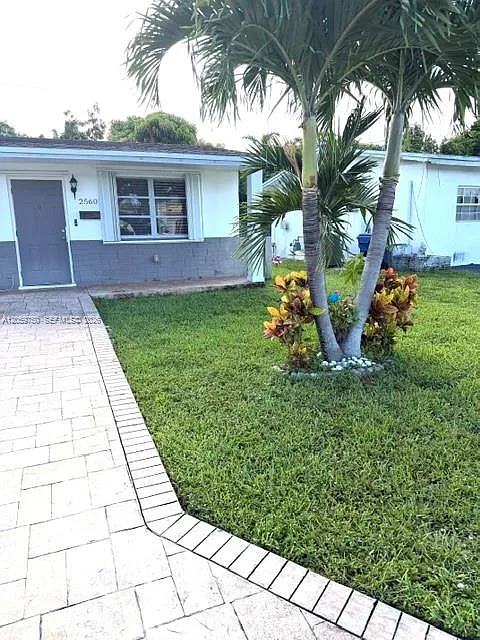 2 bed, 1.5 bath, $2,500 — Photo 3