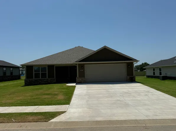 1114 Center Court Cir, Grove, OK 74344