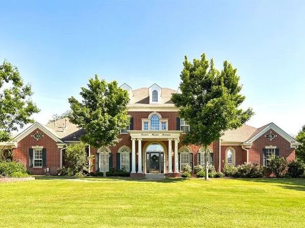 1917 Silver Crest Dr, Edmond, OK 73025
