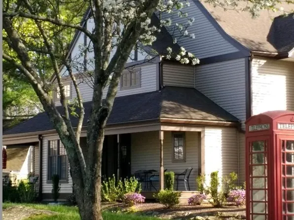 1 Hampton Ct #1, Mashpee, MA 02649