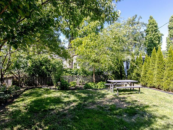 5th image of 1906B Bernard Ave