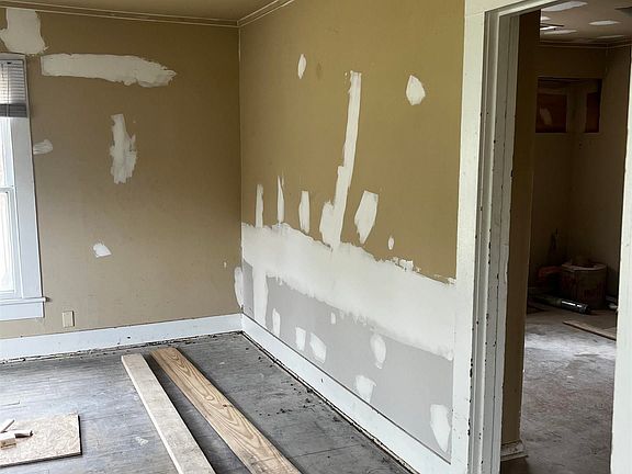 4th image of 2267 Marble Ave