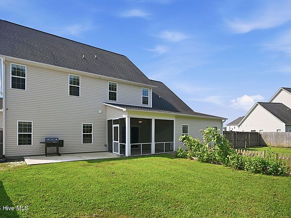 4th image of 602 Sherman Lane