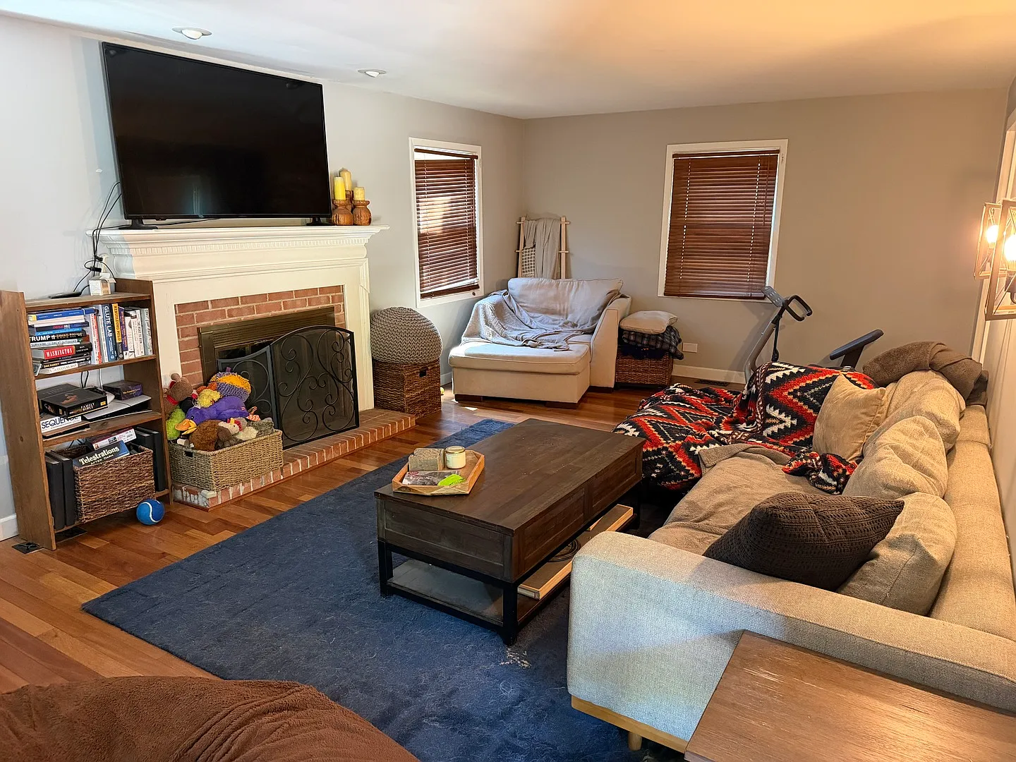 4 bed, 2.5 bath, 2020 sqft, $3,300 — Photo 2
