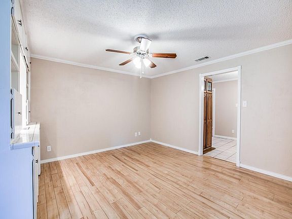 5th image of 501 W Inwood Dr