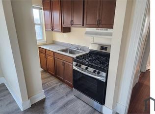 228 Smith St, Lowell, MA 01851