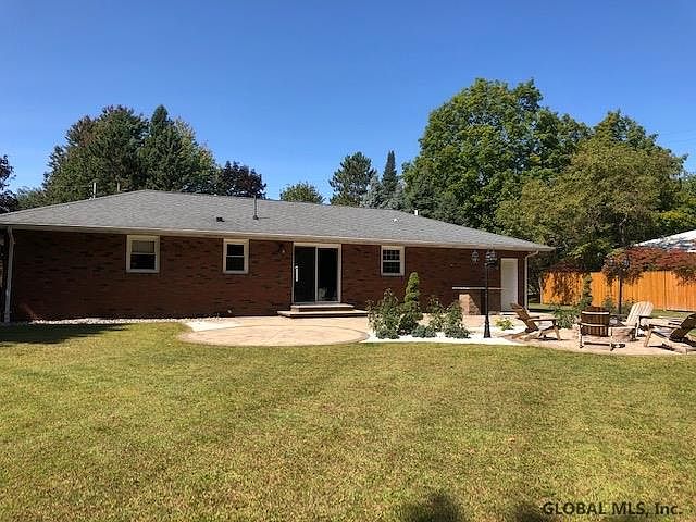 2nd image of 40 Zelenke Dr